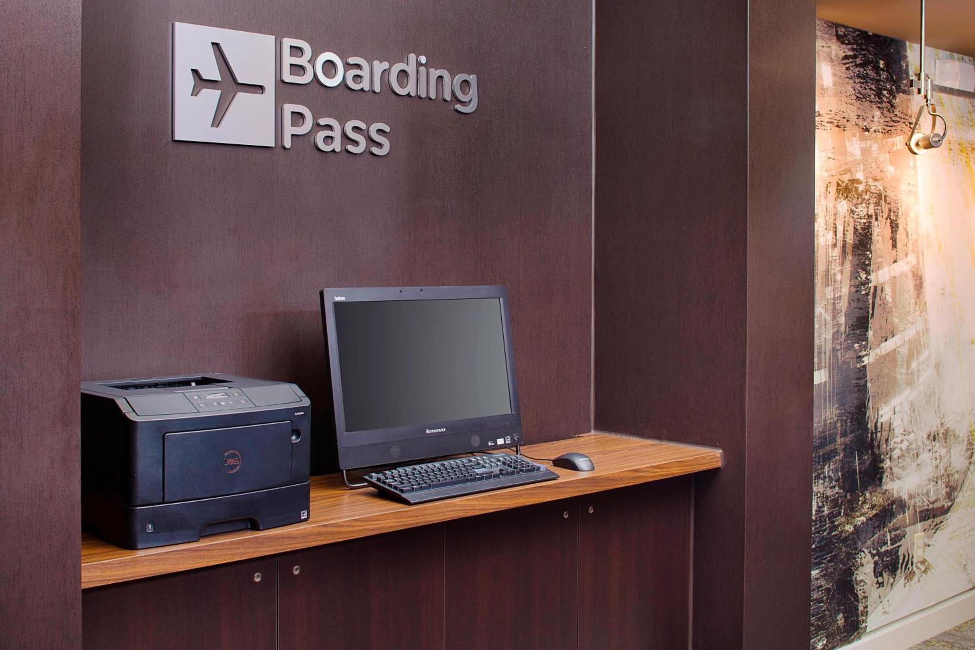 Courtyard By Marriott Roanoke Airport Hotel Bagian luar foto