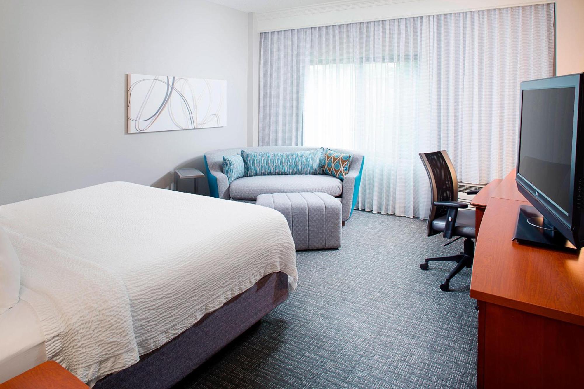 Courtyard By Marriott Roanoke Airport Hotel Bagian luar foto