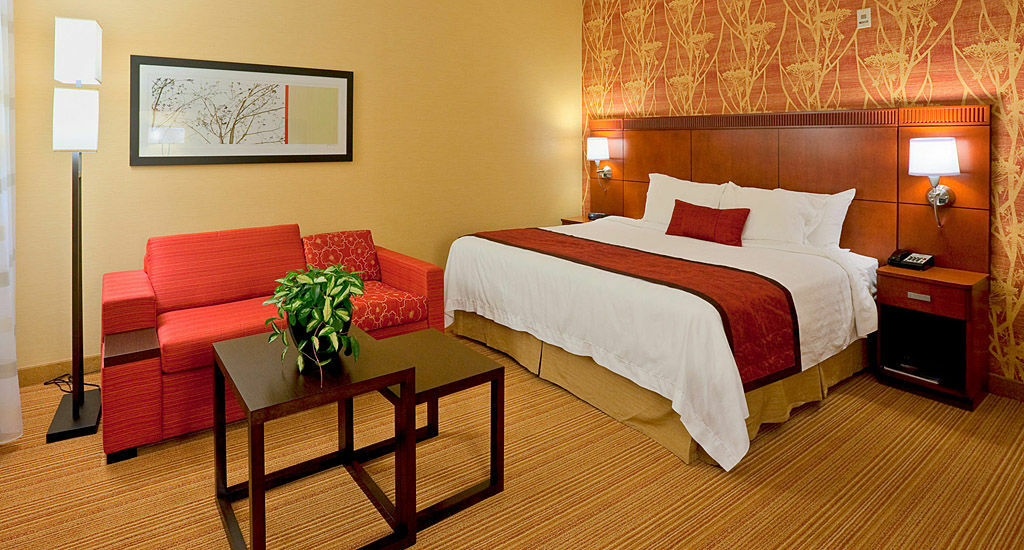 Courtyard By Marriott Roanoke Airport Hotel Bagian luar foto