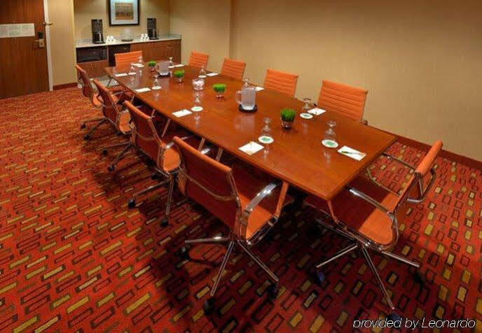 Courtyard By Marriott Roanoke Airport Hotel Bagian luar foto