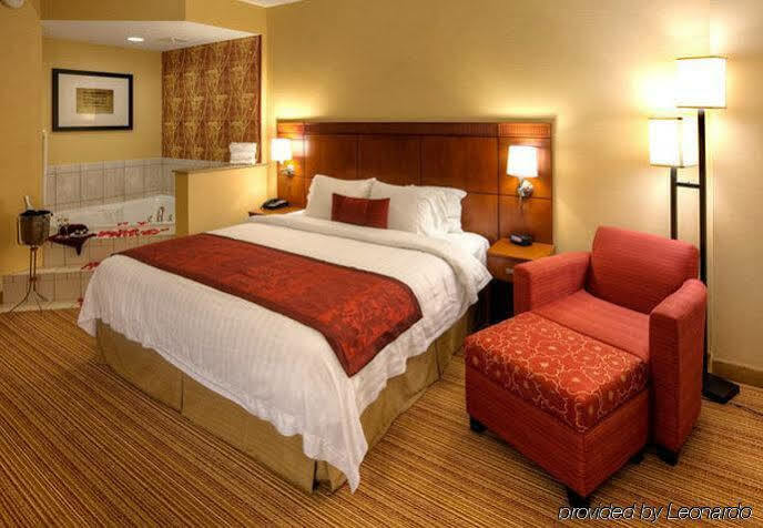 Courtyard By Marriott Roanoke Airport Hotel Bagian luar foto
